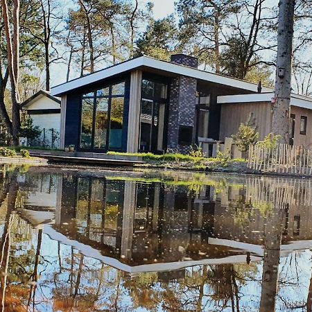 Villa Cozy Chalet With A Jetty Nearby De Veluwe Hoenderloo Exterior foto