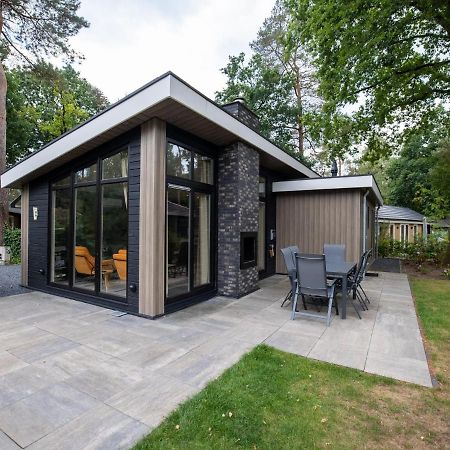 Villa Cozy Chalet With A Jetty Nearby De Veluwe Hoenderloo Exterior foto