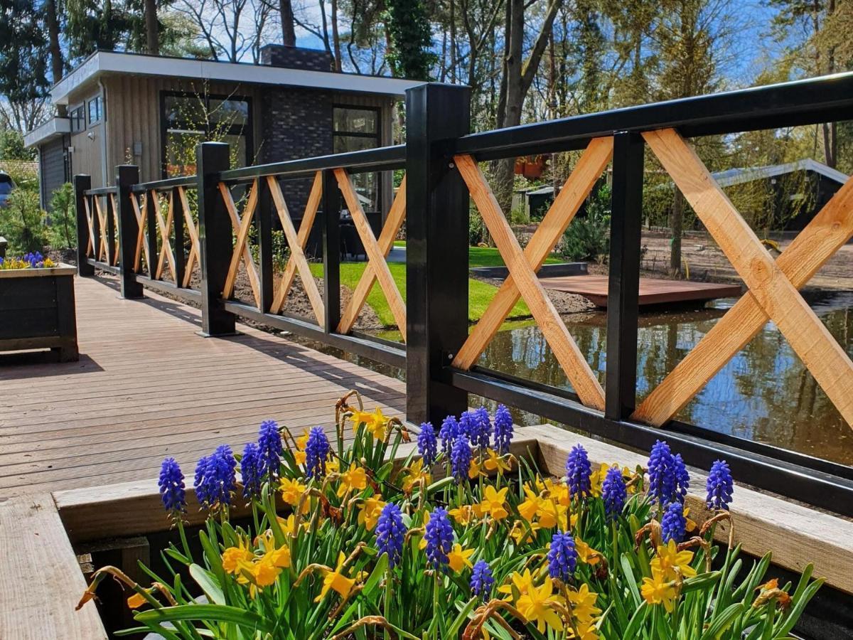 Villa Cozy Chalet With A Jetty Nearby De Veluwe Hoenderloo Exterior foto